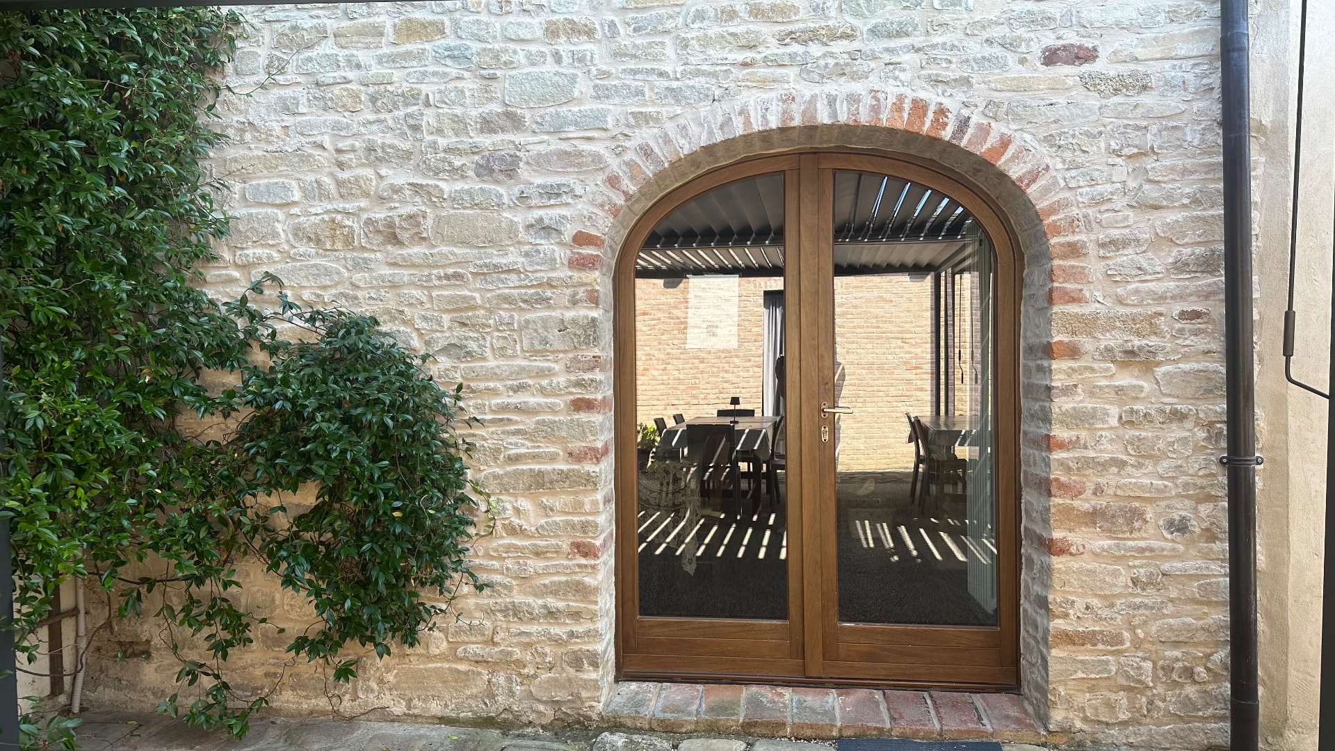 Contact banner, doorway of the farmhouse